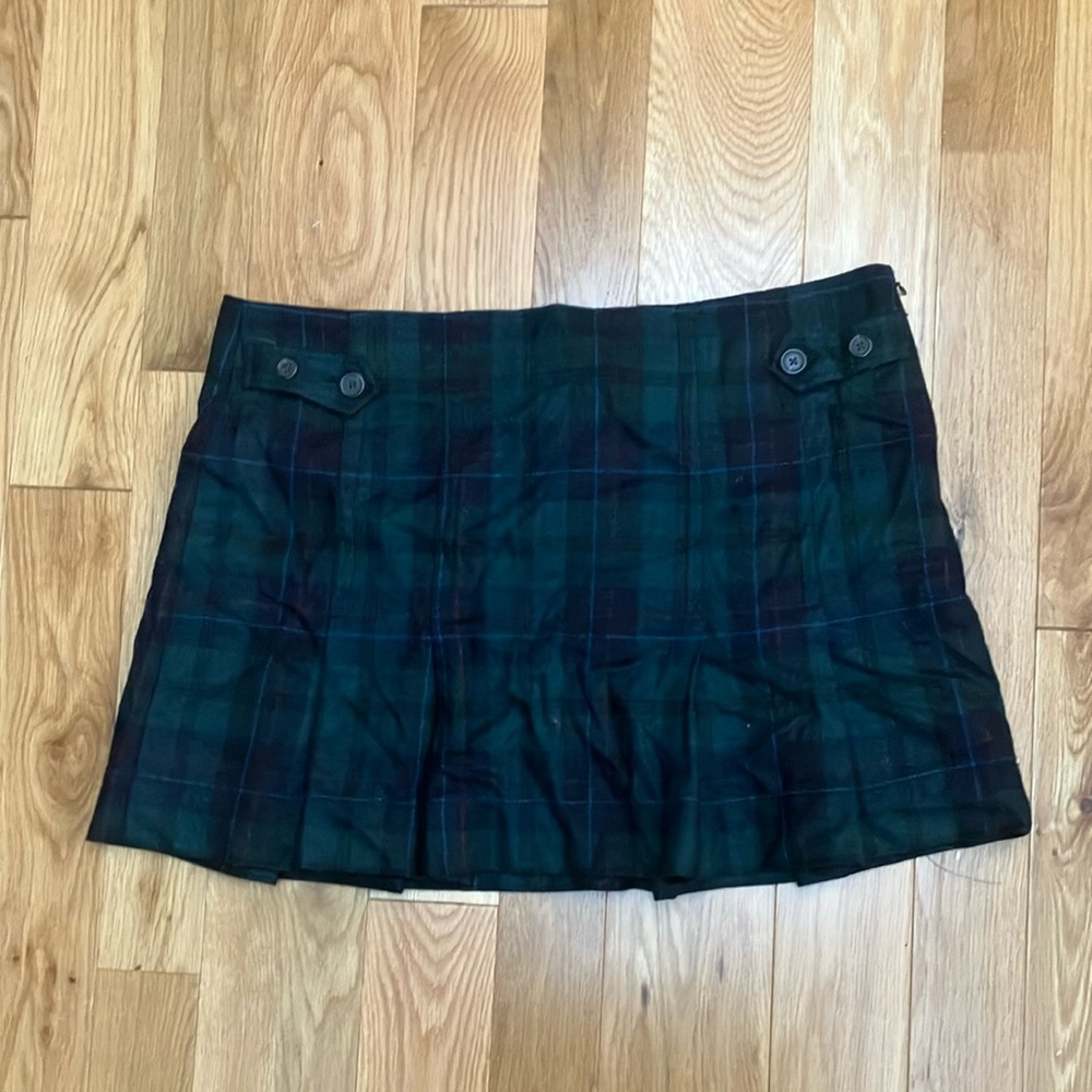 GAP Plaid Mini Skirt - Black and Green with pleats sz 20